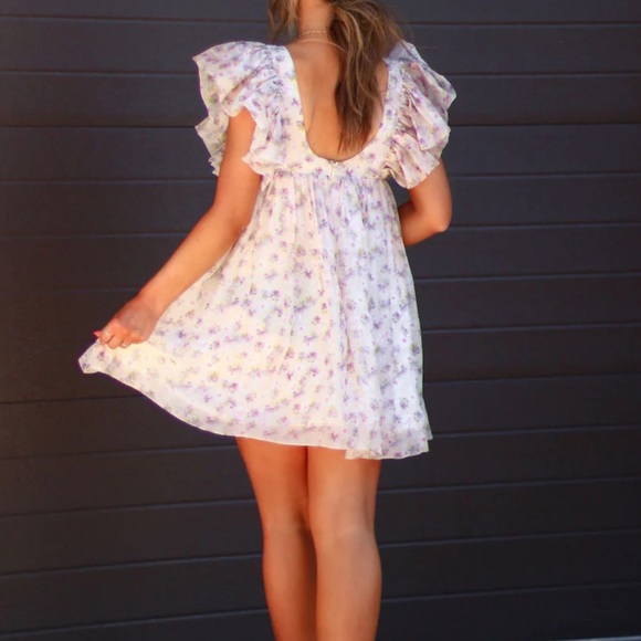 NWT VICI ONCE UPON A LOVE FLORAL CHIFFON FLUTTER SLEEVE MINI DRESS - Picture 6 of 6